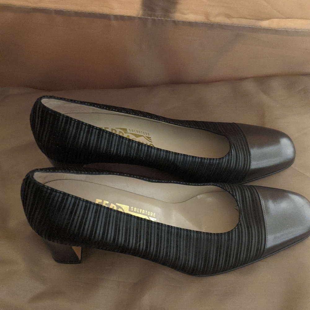 Ladies Black Salvatore Ferragamo Shoes